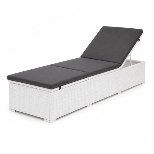 Lettino Prendisole in Rattan Bianco con Cuscini Grigi