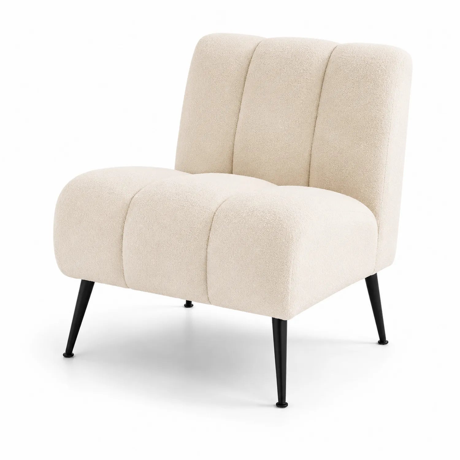 Poltrona in tessuto crema con gambe in metallo