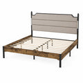 Letto matrimoniale in metallo con testiera in tessuto beige e struttura in legno
